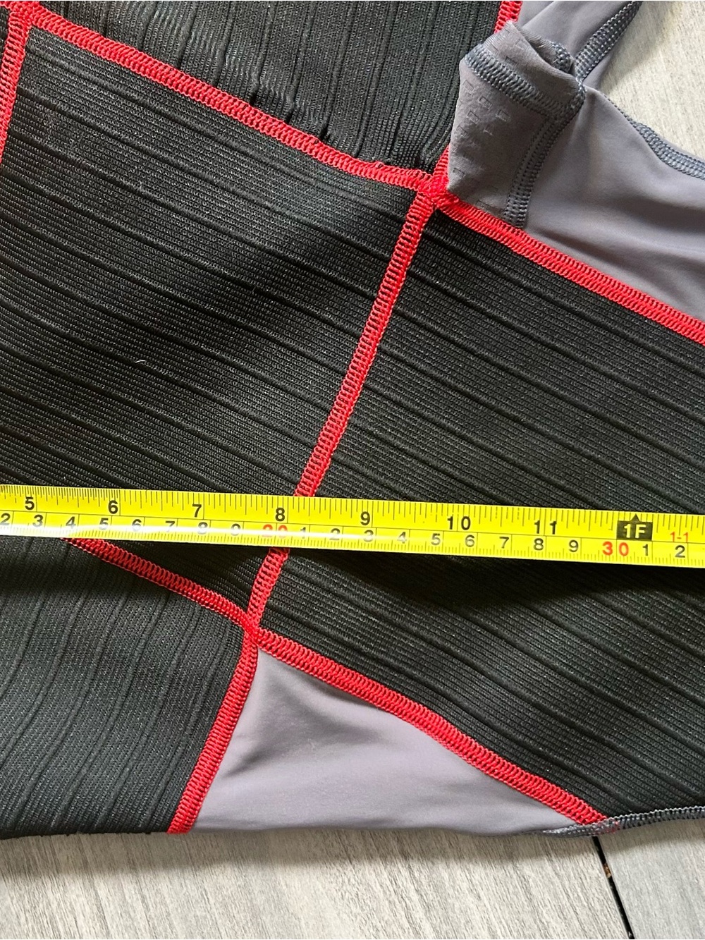 Under Armour Black, Gray & Red Men's Compression Shorts size small - Picture 4 of 8
